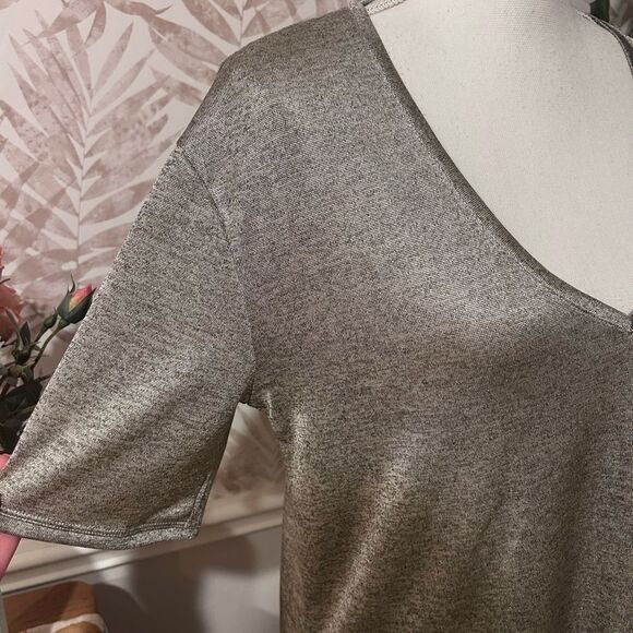 Pilcro Metallic Deep V-Neck Tee Size M - Picture 4 of 7
